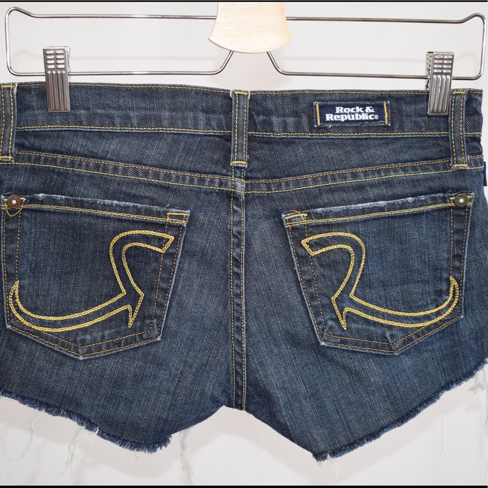 Short Shorts 🤍 - Picture 4 of 5